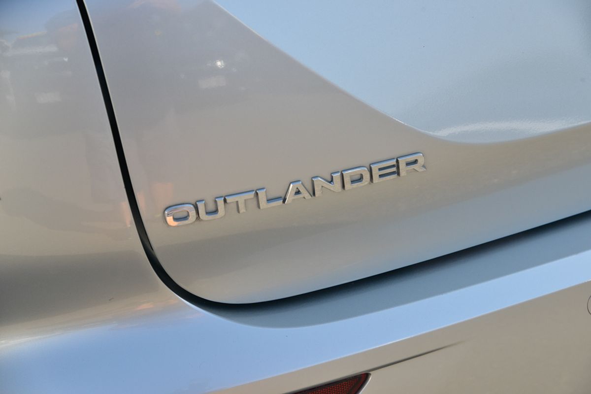 2023 Mitsubishi Outlander Exceed Tourer ZM