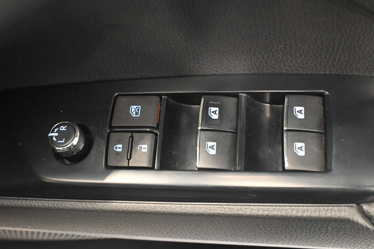 2019 Toyota Camry SX ASV70R