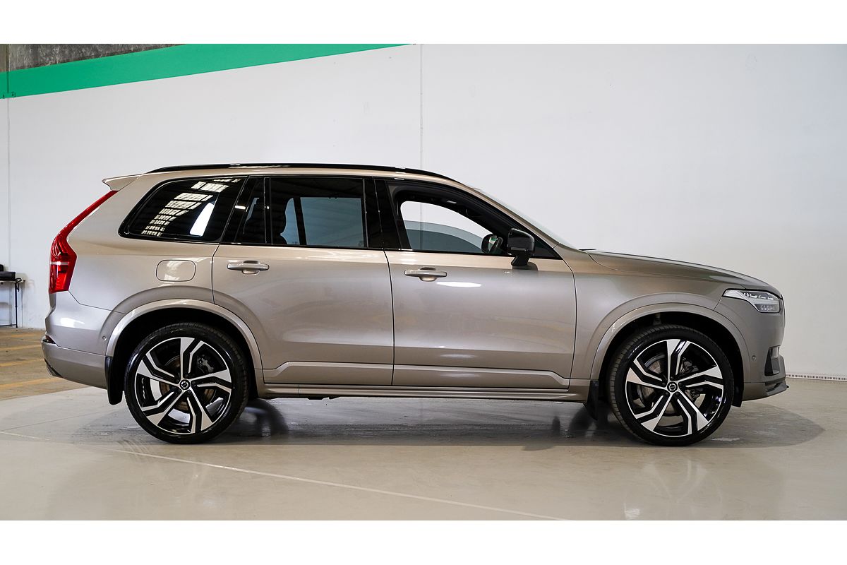 2022 Volvo XC90 B6 R-Design
