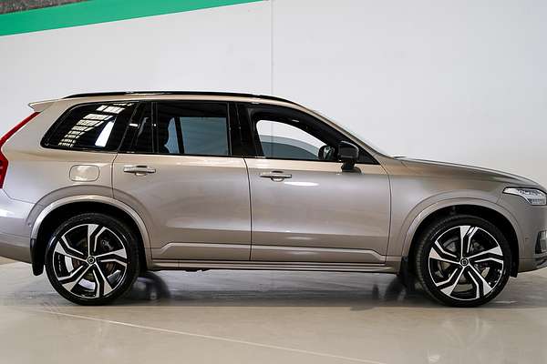 2022 Volvo XC90 B6 R-Design