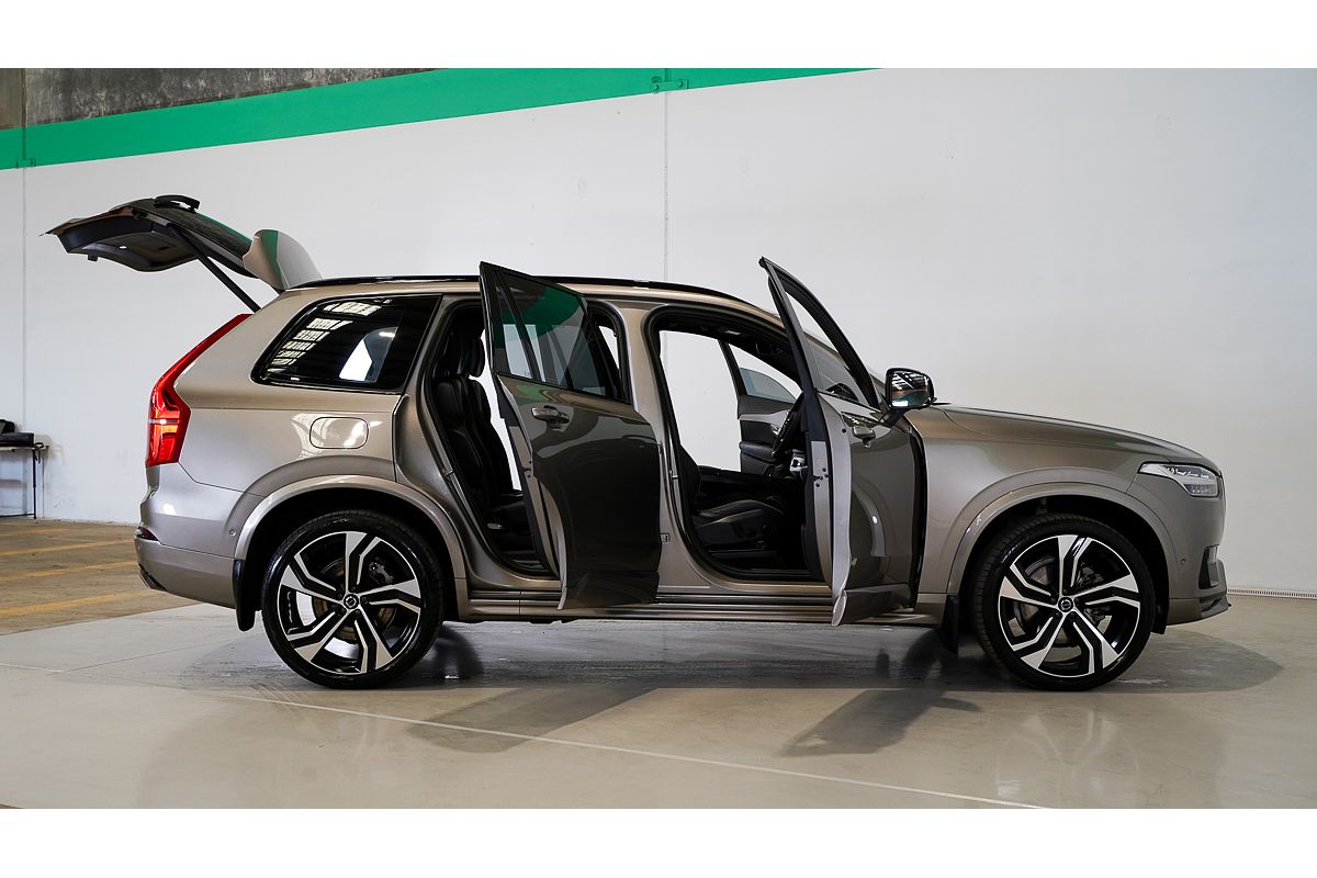 2022 Volvo XC90 B6 R-Design