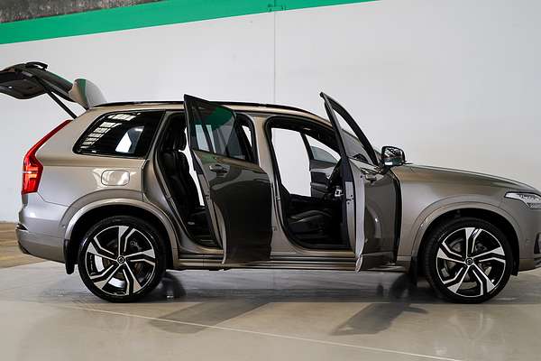 2022 Volvo XC90 B6 R-Design