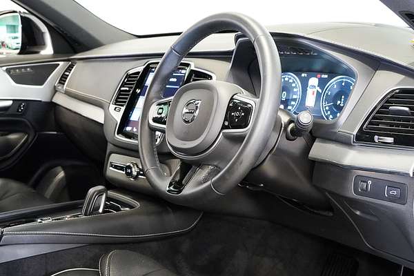 2022 Volvo XC90 B6 R-Design