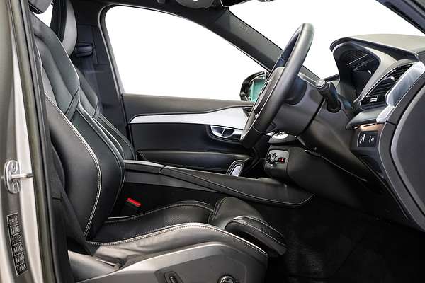 2022 Volvo XC90 B6 R-Design