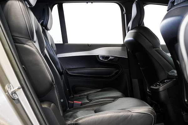 2022 Volvo XC90 B6 R-Design