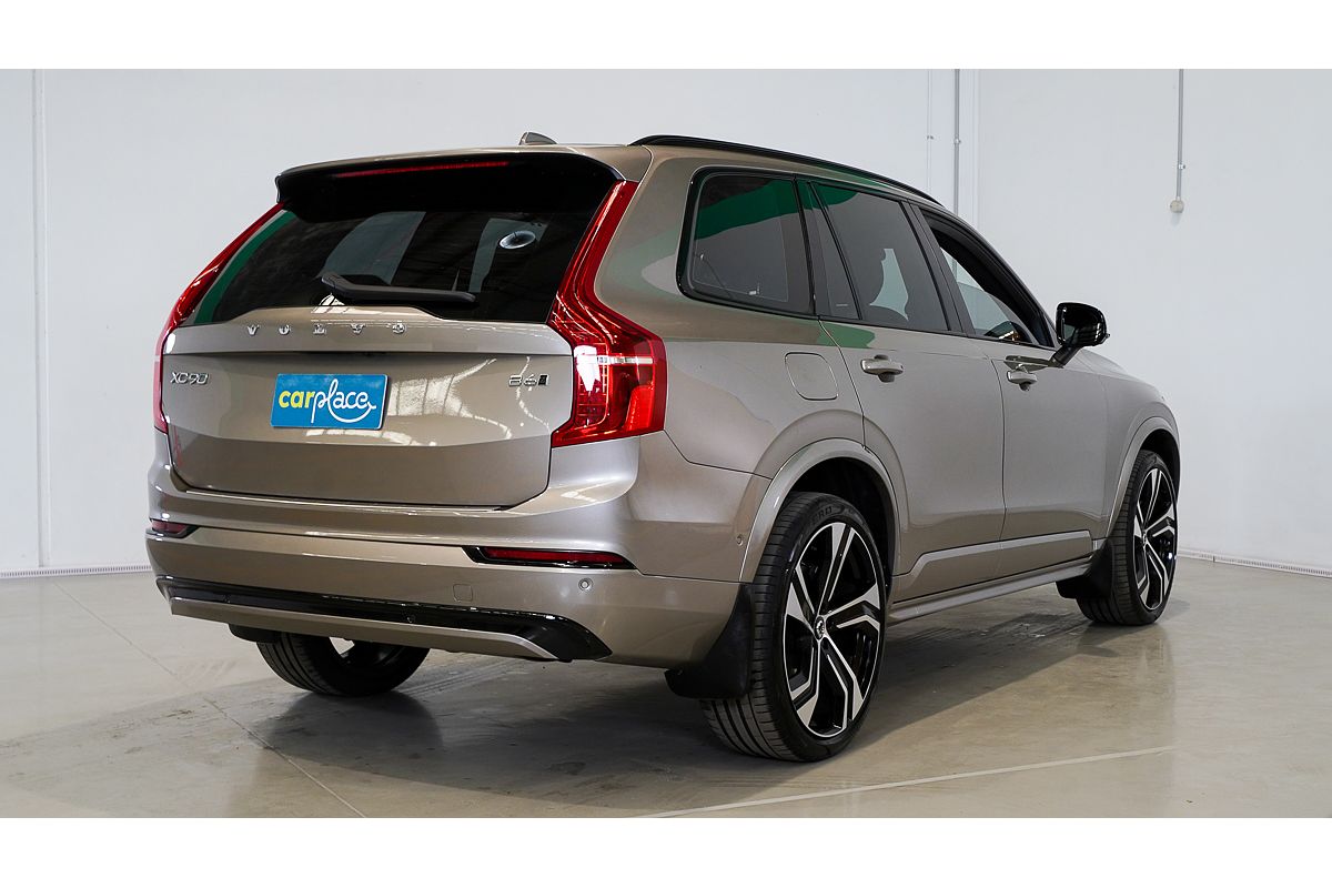 2022 Volvo XC90 B6 R-Design