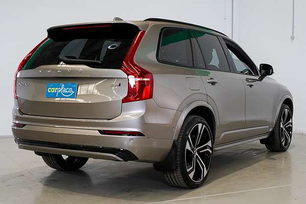 2022 Volvo XC90 B6 R-Design