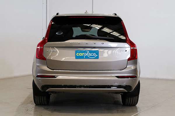 2022 Volvo XC90 B6 R-Design