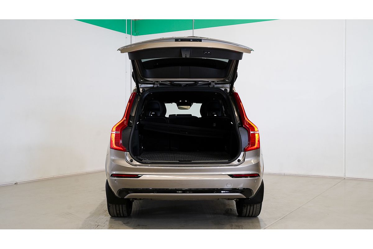 2022 Volvo XC90 B6 R-Design