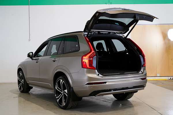 2022 Volvo XC90 B6 R-Design