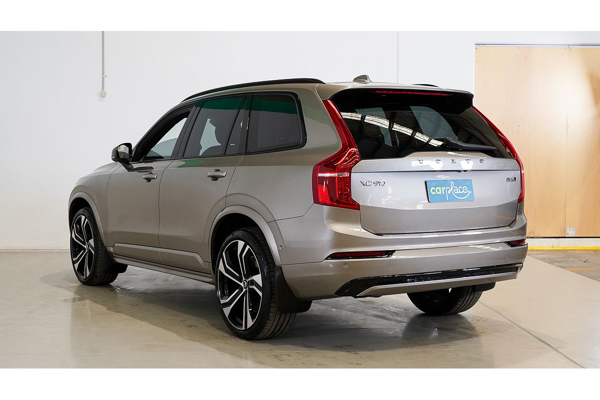 2022 Volvo XC90 B6 R-Design
