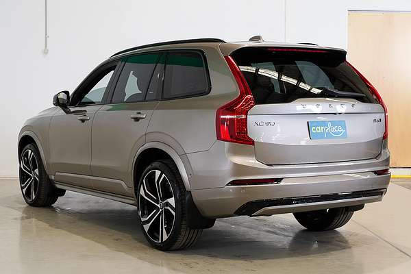 2022 Volvo XC90 B6 R-Design