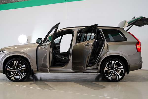 2022 Volvo XC90 B6 R-Design