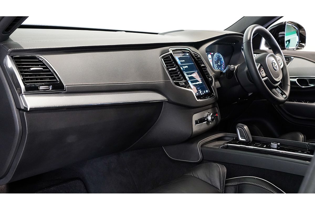 2022 Volvo XC90 B6 R-Design