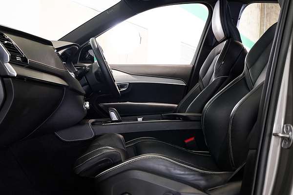 2022 Volvo XC90 B6 R-Design