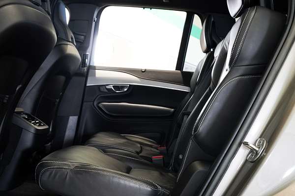 2022 Volvo XC90 B6 R-Design
