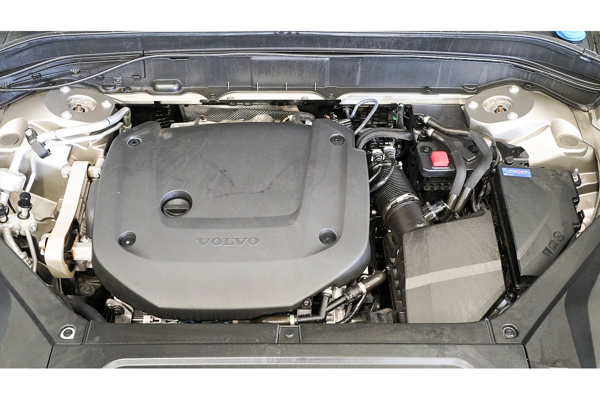 2022 Volvo XC90 B6 R-Design