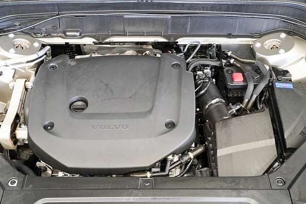 2022 Volvo XC90 B6 R-Design