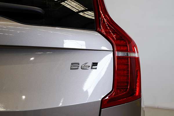 2022 Volvo XC90 B6 R-Design