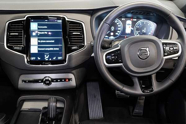 2022 Volvo XC90 B6 R-Design