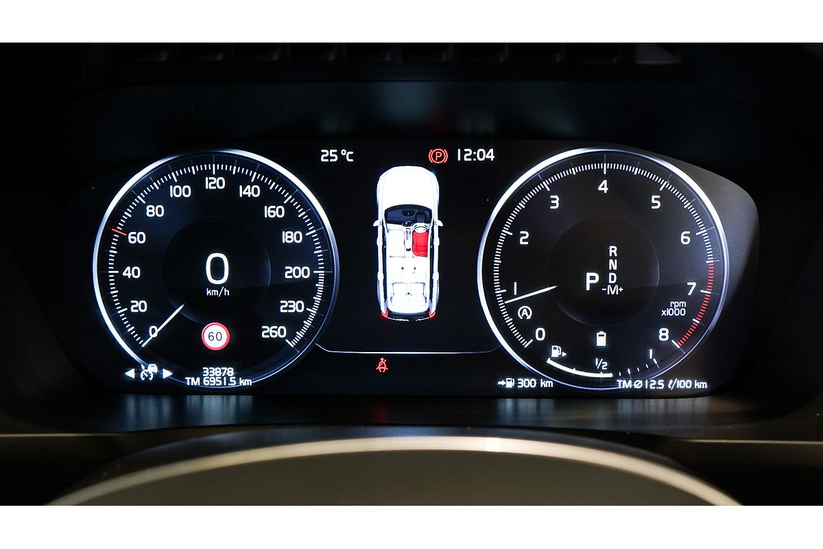 2022 Volvo XC90 B6 R-Design