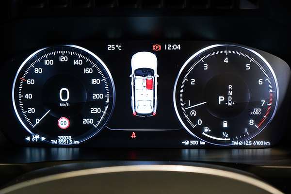 2022 Volvo XC90 B6 R-Design