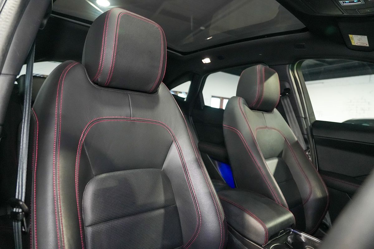 2020 Jaguar E-PACE P250 Chequered Flag X540