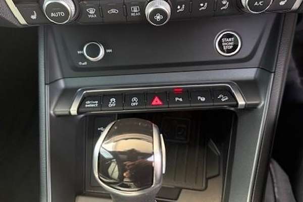 2020 Audi Q3 40 TFSI S line F3