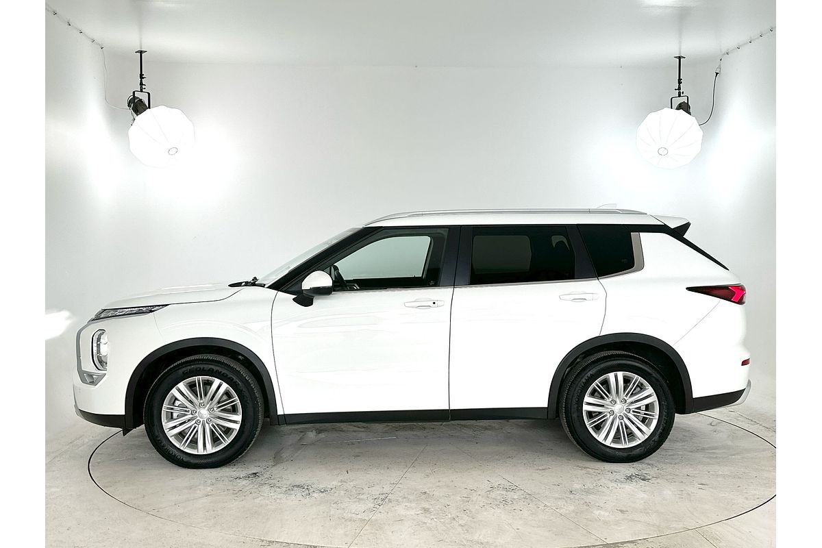 2024 Mitsubishi Outlander LS ZM