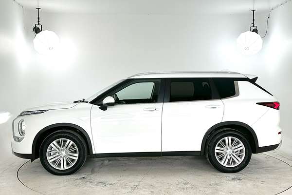 2024 Mitsubishi Outlander LS ZM