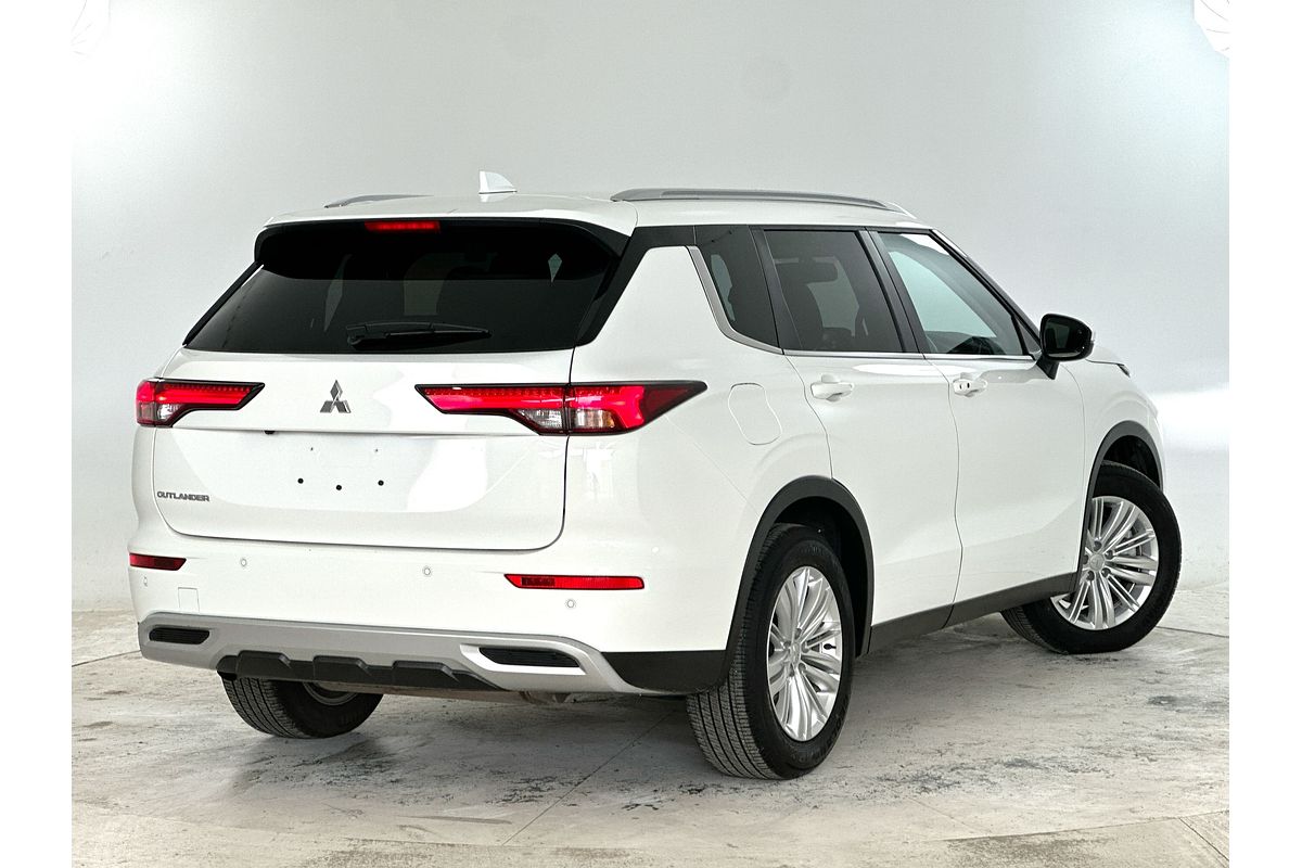 2024 Mitsubishi Outlander LS ZM