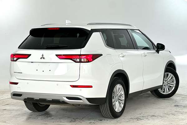 2024 Mitsubishi Outlander LS ZM