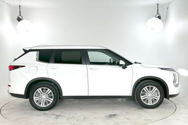 2024 Mitsubishi Outlander LS ZM