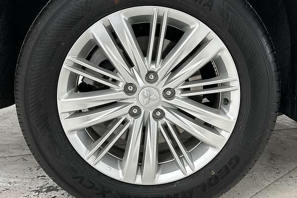 2024 Mitsubishi Outlander LS ZM