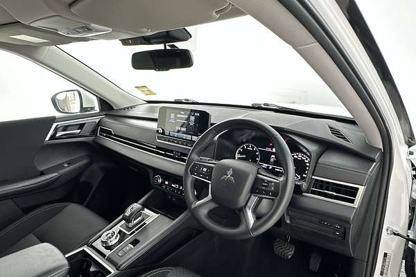 2024 Mitsubishi Outlander LS ZM