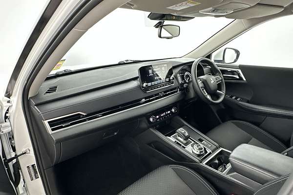 2024 Mitsubishi Outlander LS ZM