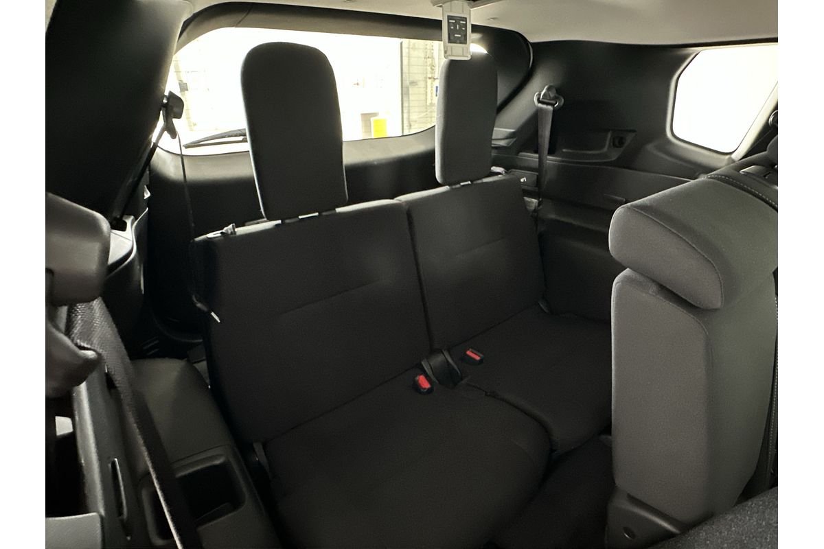 2024 Mitsubishi Outlander LS ZM