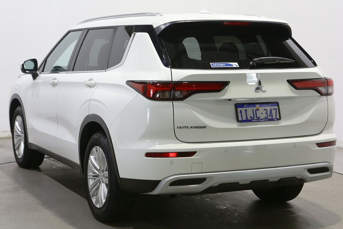 2024 Mitsubishi Outlander LS ZM