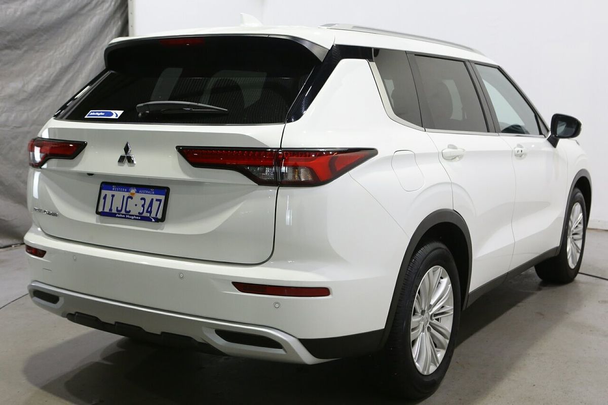 2024 Mitsubishi Outlander LS ZM