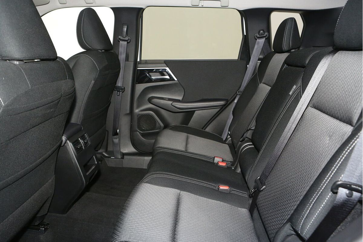 2024 Mitsubishi Outlander LS ZM