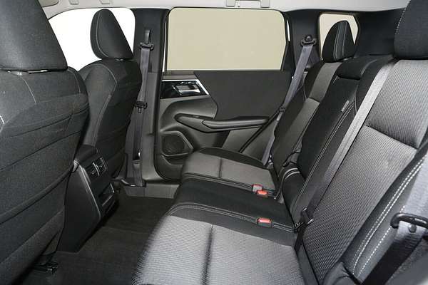 2024 Mitsubishi Outlander LS ZM