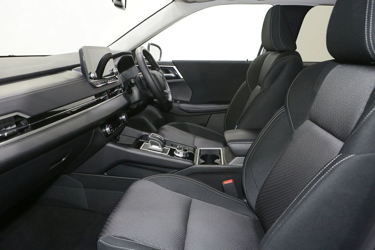 2024 Mitsubishi Outlander LS ZM