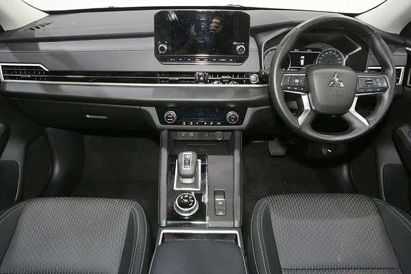 2024 Mitsubishi Outlander LS ZM