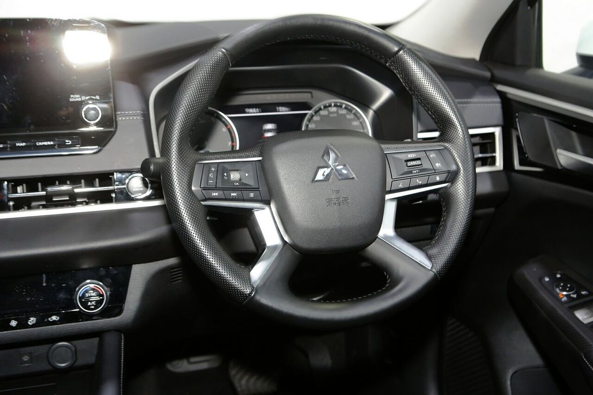 2024 Mitsubishi Outlander LS ZM