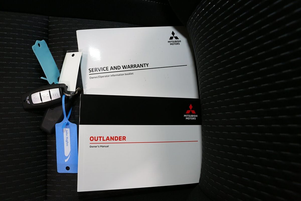 2024 Mitsubishi Outlander LS ZM