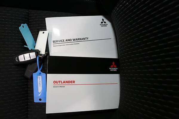 2024 Mitsubishi Outlander LS ZM