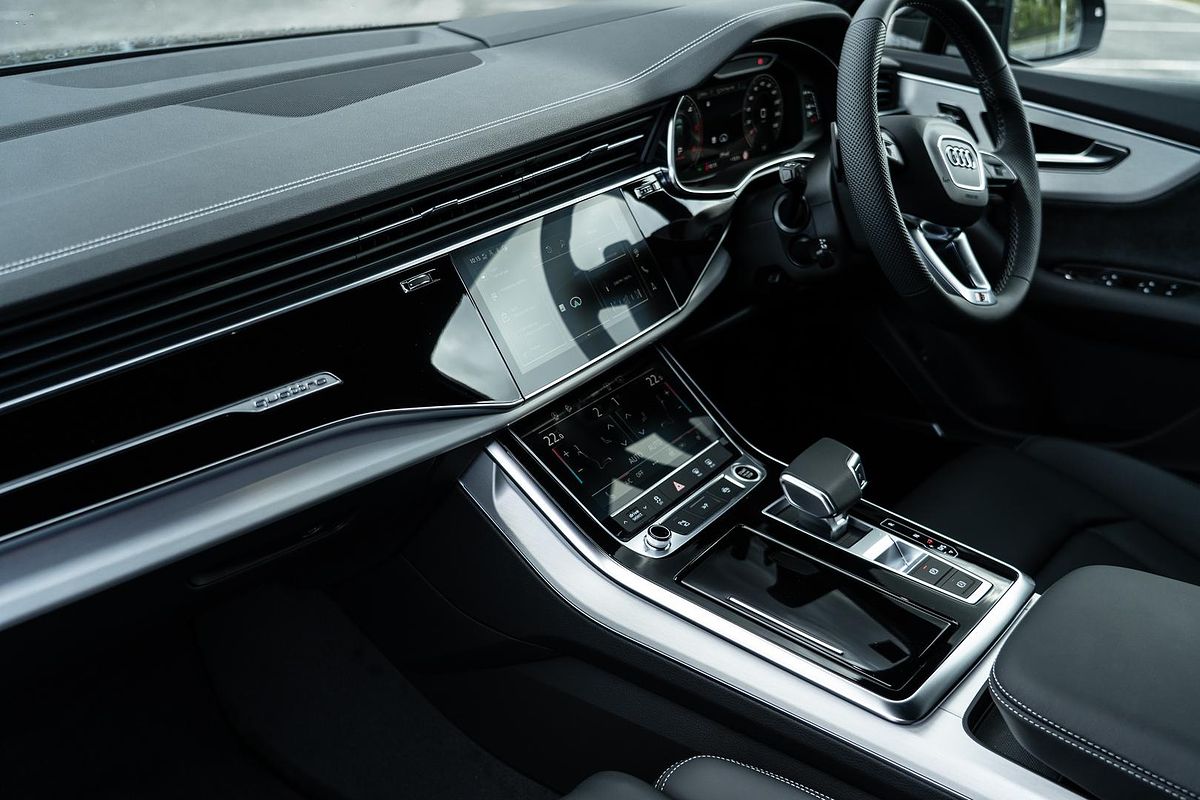 2025 Audi Q7 50 TDI S line 4M