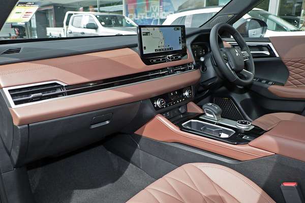 2025 Mitsubishi Outlander Exceed Tourer ZM