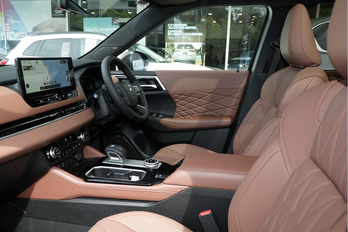 2025 Mitsubishi Outlander Exceed Tourer ZM