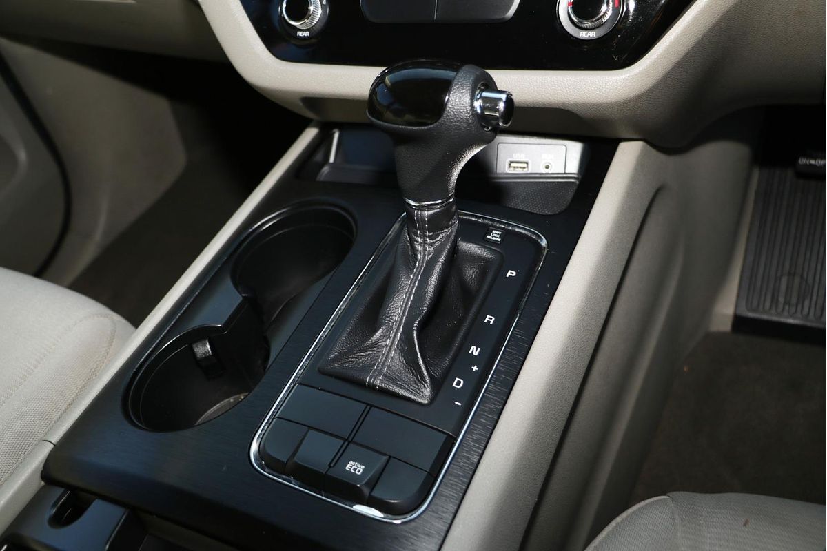 2015 Kia Carnival Si YP